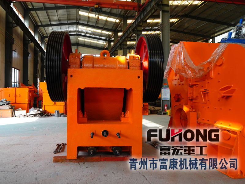 如何降低新型顎式破碎機(jī)在使用過程中的噪音問題？